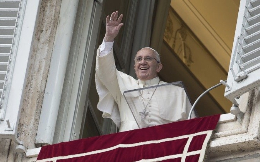 Angelus Papa: “Non cedere alla logica della rivendicazione della guerra. Occorre diplomazia”