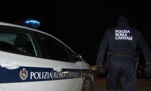 Roma: tre agenti di polizia urbana travolti da un auto. Ad un 25enne è stato amputato un arto. La solidarietà dell’Amministrazione Comunale