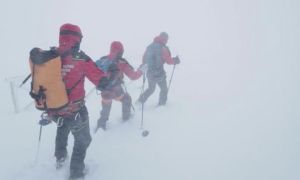 Alpinisti dispersi sul Gran Sasso: ancora bloccati dal maltempo i soccorritori nel rifugio di Campo Imperatore