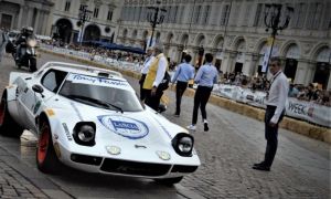 Torino: al Salone dell’Auto di Torino una vettura finisce contro la folla. Uno spettatore rimasto seriamente ferito