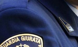 Roma: vigilantes sorprende ladri in abitazione sulla Cassia. Ferito gravemente uno dei rapinatori