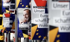 Germania: accoltellato un candidato di AfD ma non è grave. Arrestato l’aggressore