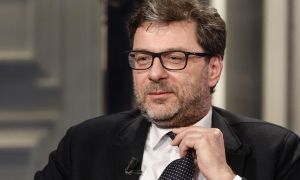 Economia: il giorno dopo dei “sacrifici per tutti” del ministro Giorgetti tra polemiche e chiarimenti