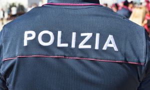 Salerno: 23 misure cautelari di Carabinieri e Polizia per spaccio, rapine e detenzione armi
