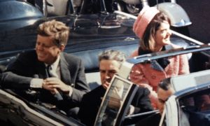 Omicidio JFK, oggi la pubblicazione di oltre 80mila file. Trump: “Sono interessati, lo scoprirete”