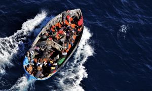 Lampedusa: le salme di migranti recuperate dalla Geo Barents saranno sbarcate sull’isola