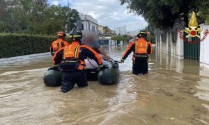 Alluvioni: allerta rossa in Emilia Romagna con un migliaio di sfollati nella regione. Anche le Marche sotto osservazione