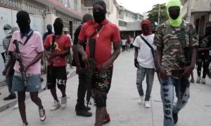 Haiti: la grande fuga da Port-au-Prince di centinaia di famiglie per gli scontri nella capitale tra le gang criminali