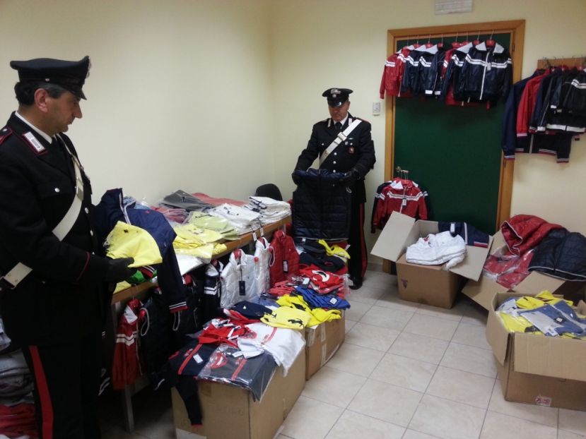 Trani: vendeva capi di abbigliamento griffati provento di rapine, denunciato titolare outlet