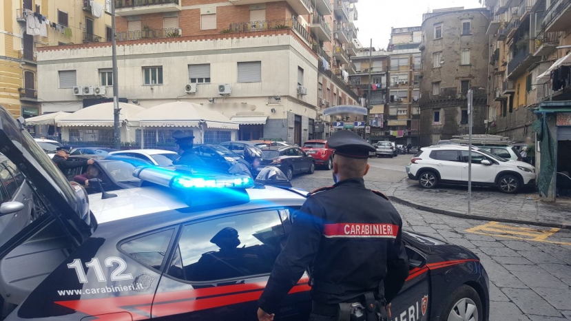 Droga: sgominata nel Napoletano rete di spaccio, 16 arresti