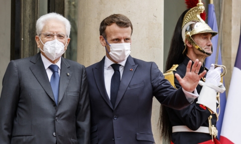 Mattarella a Parigi: "L'Unione Europea non sia solo spettatrice"