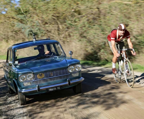 La storia della Rai raccontata in una mostra al museo Maxxi di Roma. Esposta la Fiat 1500 del Giro d’Italia