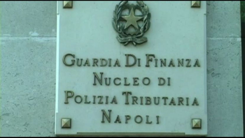 Gdf Napoli: sequestrati 2,2 milioni di accessori per capi di abbigliamento con marchi contraffatti.