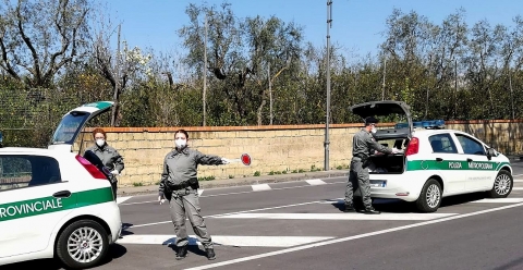 Controlli coronavirus della polizia metropolitana a Pomigliano, Somma e Sant&#039;Anastasia. Blitz anche in altri comuni