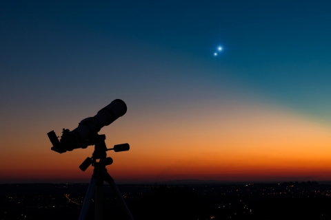 In streaming sul Planetario di Roma l'effetto cometa nella congiunzione di Giove e Saturno