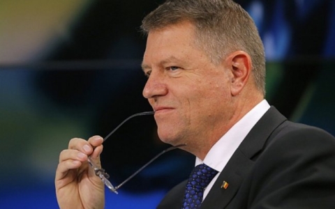 Romania, il presidente Klaus Iohannis: “Resterò in carica sino all’elezione del mio successore”