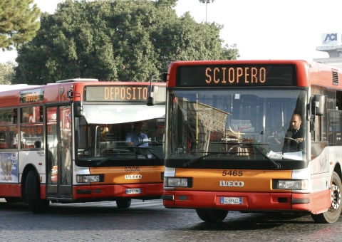 Scioperi e piogge: oggi giornata di disagi in alcune città per gli scioperi dei trasporti locali