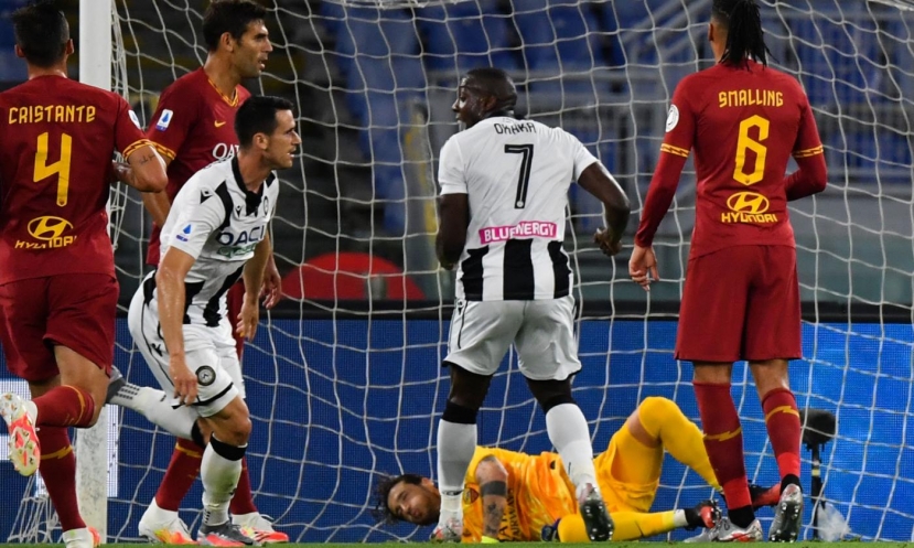 La Roma si arrende all&#039;Udinese all&#039;Olimpico (0-2) e finisce in dieci per l&#039;espusione di Perotti