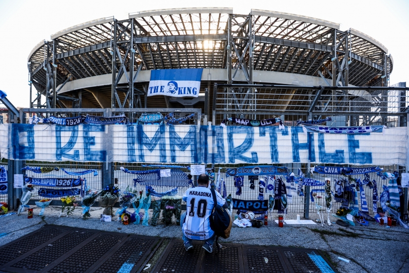 Napoli: la giunta comunale ha dato il via libera per intitolare a Maradona lo Stadio S.Paolo