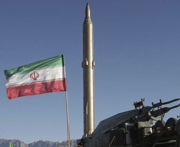 Iran, presentato il super-missile balistico da 1.700 Km. Pezeshkian: “Perché nessuno osi attaccarci”