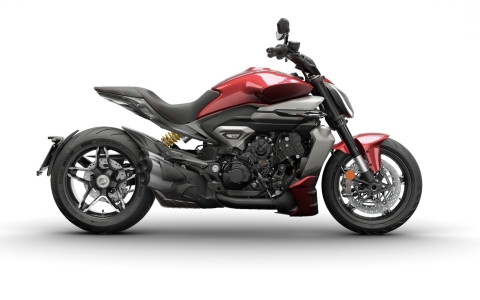 Ducati: XDiavel V4, il nuovo concetto di cruiser performante che manda in pensione il bicilindrico 1260