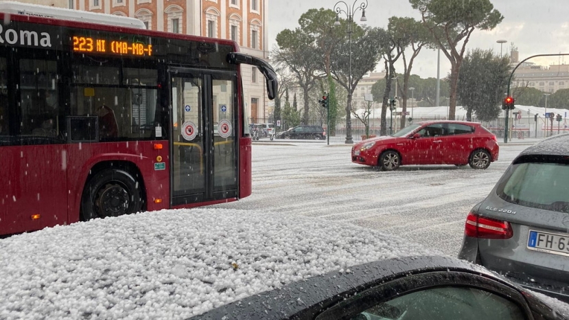 Meteo: è allerta gialla in 5 regioni con grandinate e forti venti. Peggioramento in tutto il NordEst del paese