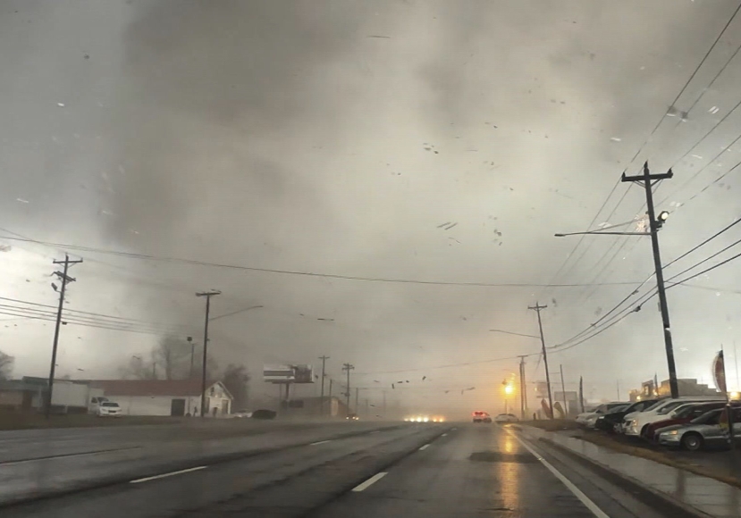 USA: due vittime e feriti per un tornado nel Tennessee che ora si spinge in Arkansas e Kentucky