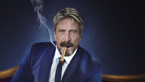 Il tycoon John McAfee, fermato in aeroporto al posto di una mascherina indossava un tanga