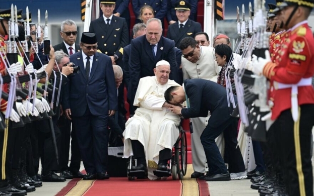 Viaggio apostolico Papa Francesco: la lunga giornata a Giacarta tra profughi e senzatetto