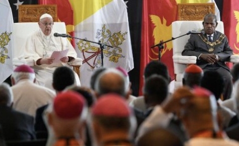 Indonesia: sette arresti della polizia per minacce terroristiche online a Papa Francesco nel suo viaggio apostolico