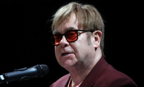 Londra: la struggente denuncia di Sir Elton John per la perdita della vista con una infezione