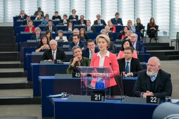 Ue: approvata la nuova Commissione del secondo mandato von der Leyen con 370 voti