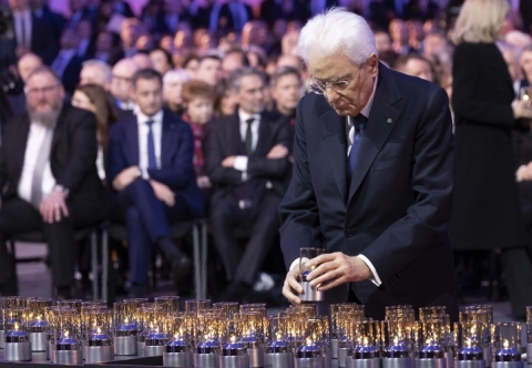 Shoah, Mattarella: “Aushwitz rappresenta l’abisso più profondo dell’umanità. Gridiamo mai più”