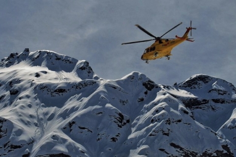 Aosta: una cordata di guide alpine travolta da una valanga. Difficoltà per il soccorso per il meteo