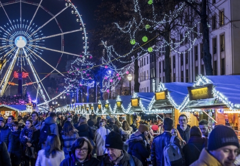 Bruxelles si prepara al Natale con l’Echinodermus, l’albero onirico su Mont Des Arts