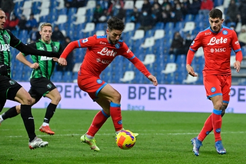 Posticipi di A: il Napoli si fa recuperare 2 reti dal Sassuolo ed è pari, il Milan vince facile a Marassi 3-0 contro il Genoa