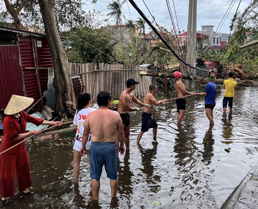 Tifone Yagi in Vietnam: le vittime salgono a 198 e ancora disperse 128 persone. I venti hanno superato i 149 km/h