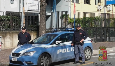 Camorra: blitz della polizia nel quartiere San Giovanni, 37 ordini di custodia