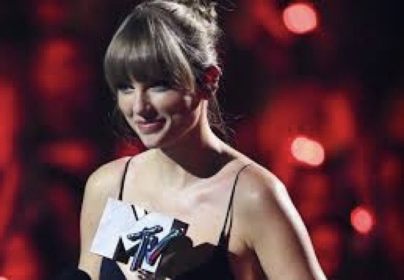 MTV Awards: il poker di premi della superstar Taylor Swift. Il ricordo di Liam Payne dei One Direction