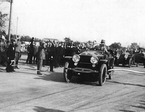 Cent’anni A8 Milano-Varese. Oggi la celebrazione con una carovana di auto d’epoca ASI