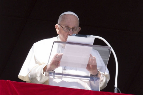 Angelus, Papa: “MediOriente, che il conflitto non si estenda di più e si riprenda il dialogo”