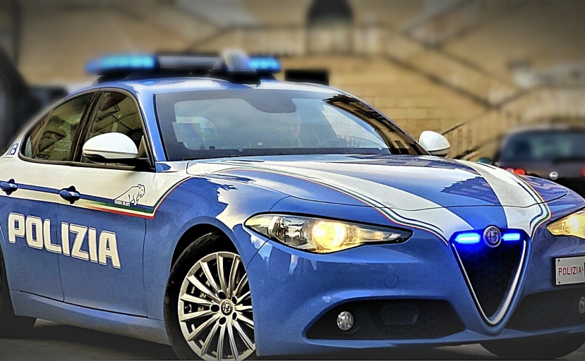 Napoli: operazione anti-camorra con 300 agenti di polizia. 60 arresti per spaccio, furto ed estorsione