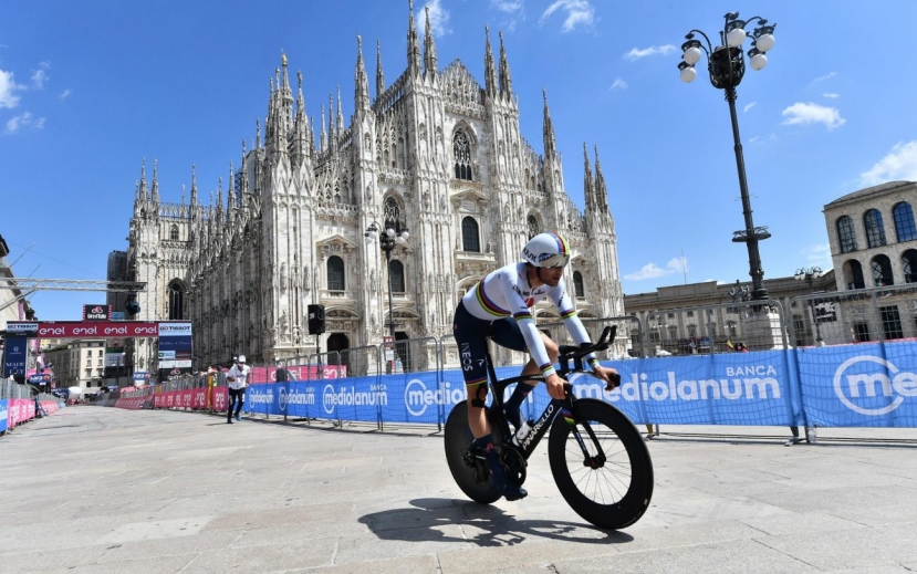 Giro d’Italia 2021, Egan Bernal è il vincitore. Anche Cates e Caruso sul podio. Ganna vince la tappa di Milano