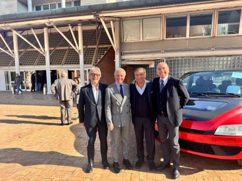 Da sinistra a destra Guido Cristofaro (vicepresidente NetCom Group), Paolo Scudieri (presidente Anfia Automotive), Domenico Lanzo (presidente di NetCom Group), Pasquale Romano (Amministratore Unico di NetCom Engineering)