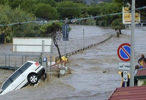 Isola d’Elba: strade allagate e collegamenti interrotti. I Vigili del Fuoco impegnati nei soccorsi di diverse famiglie