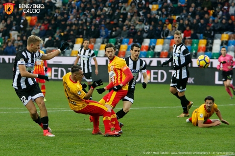 L’Udinese batte in trasferta il Benevento (2-4) e per i sanniti è zona pericolo in classifica