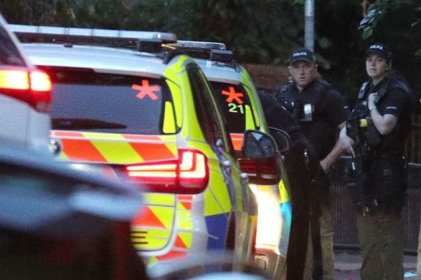 Londra: attacco nel parco Reading con tre morti e feriti accoltellati. Al momento non si parla di terrorismo. Fermato l&#039;aggressore