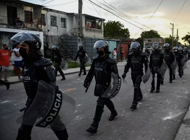 Cuba: dopo il grande blackout elettrico all’Avana, centinaia di arresti per “disturbo ordine pubblico”