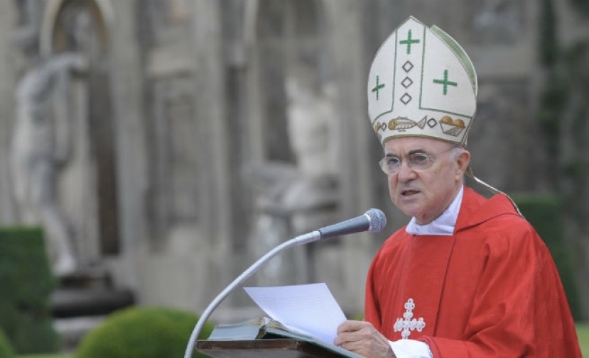 Bufera in Vaticano: Mons.Viganò accusato di scisma. L’attacco velenoso a Papa Bergoglio