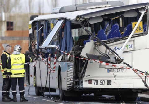 Cina: scuolabus finisce sulla folla a Taian e provoca 11 vittime e 13 feriti. Arrestato l’autista